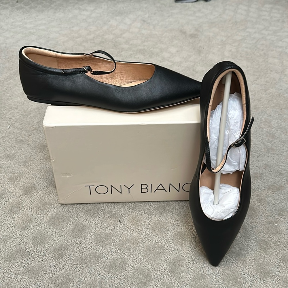 Tony Bianco Jaffa Flat. Black, size 8.5